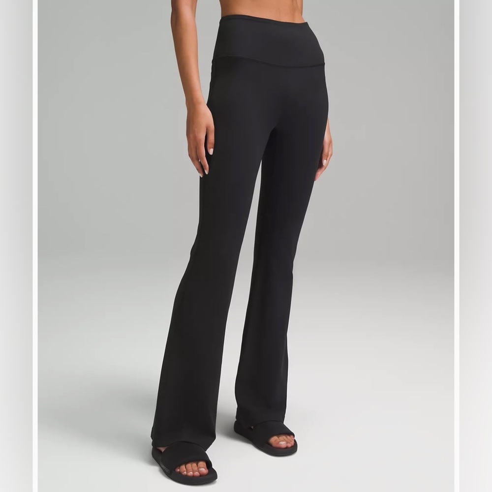 lululemon Groove Super High Rise Flare Pant NULU
Regular in black size 6 NWOT